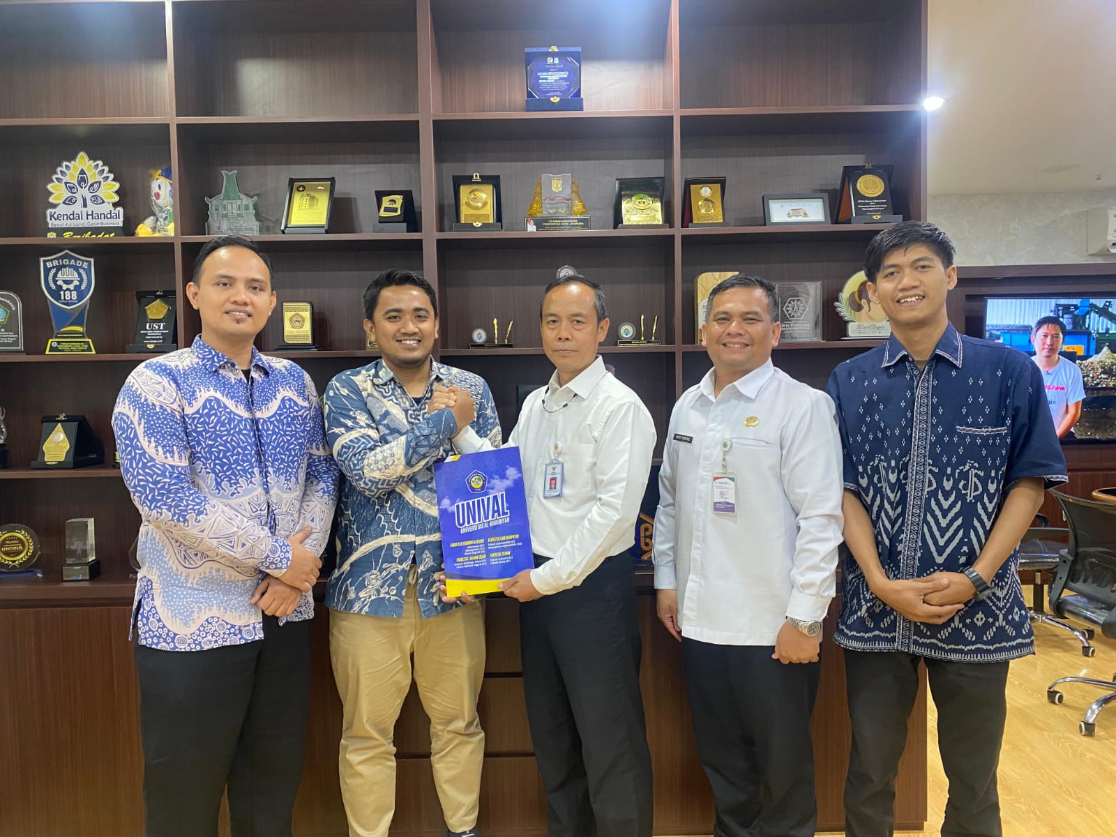 SINERGI PERGURUAN TINGGI AL-KHAIRIYAH DAN KEMENDES PDT RI PERKUAT TRI DHARMA MELALUI PROGRAM DESA BINAAN