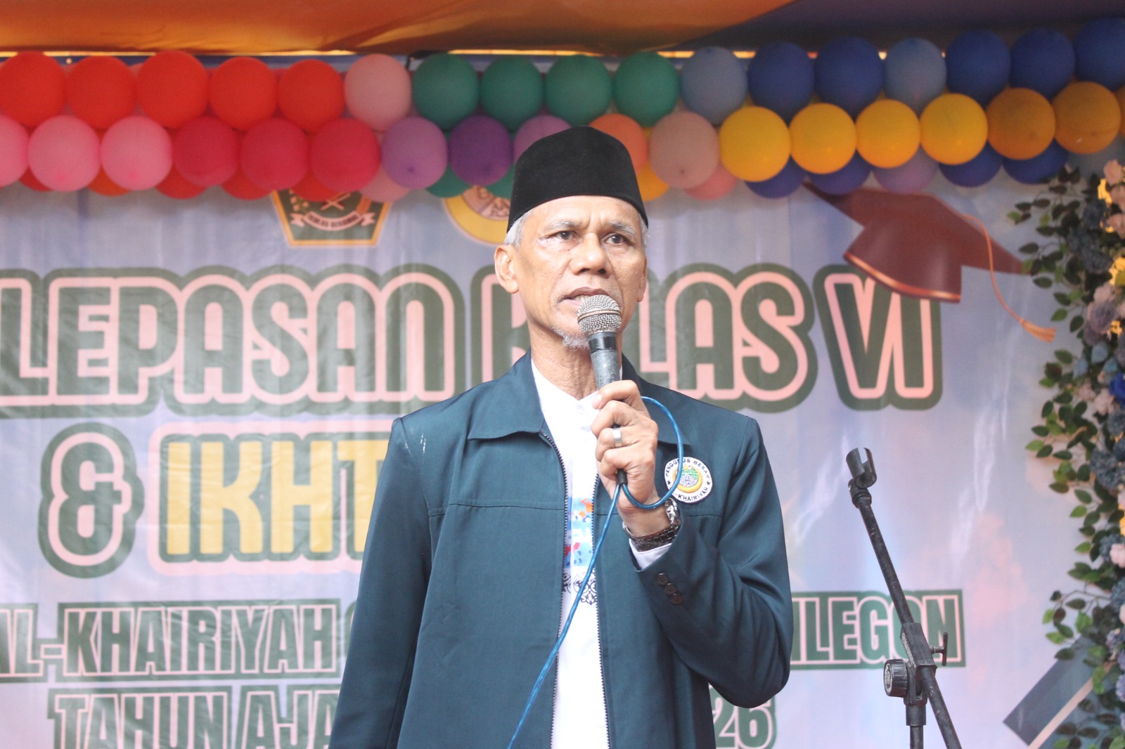 PB Al-Khairiyah Hadiri Pelepasan dan Ikhtifalan Siswa Kelas VI MIS Al-Khairiyah Gerem V
